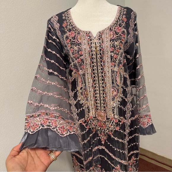 Embroidered Formal Kameez Set – Charcoal & Blush – Size L - Picture 3 of 13